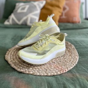 *SOLD* Nike Air Max Dia - Womens 8